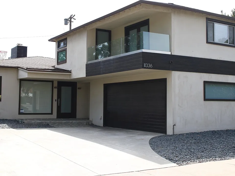11336 Montana Ave