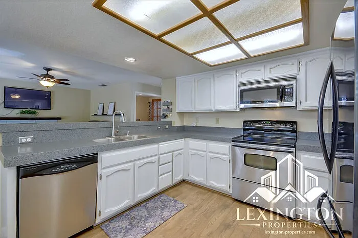 5941 Laguna Park Dr — Photo 12