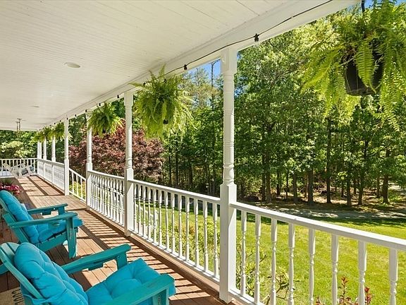 4th image of 136 Paradise Ln