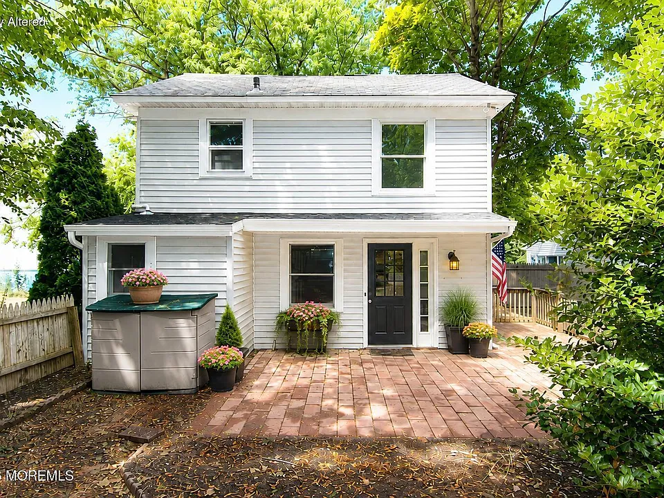 15-17 E Lincoln Ave #17