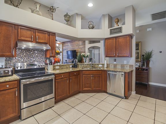 5th image of 1108 Rosefaire Pl