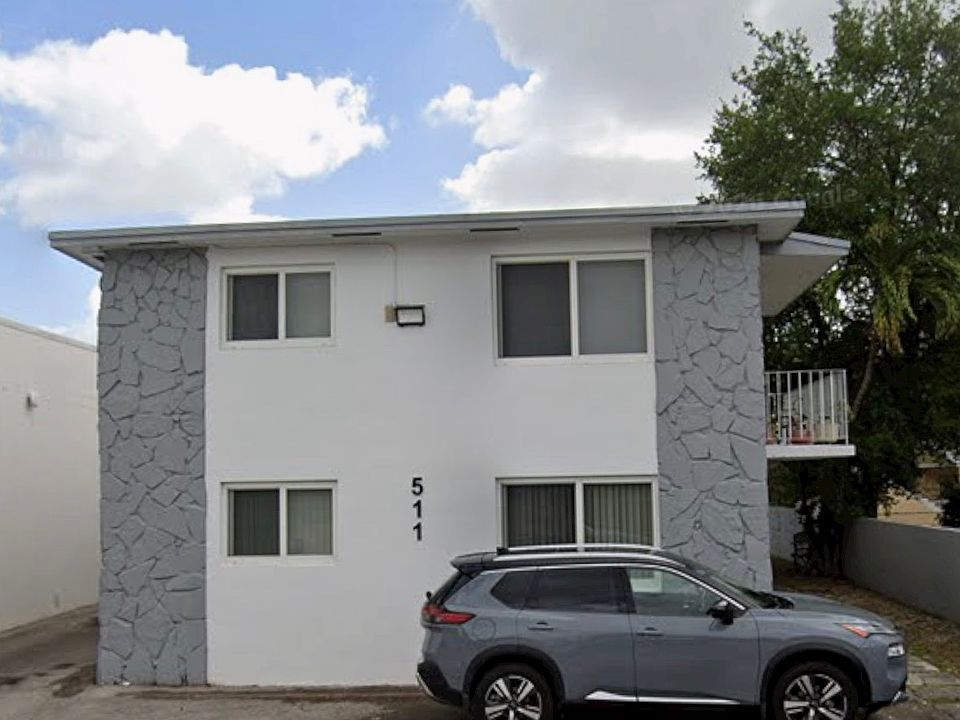 1st image of 511 SW 37th Ave #1