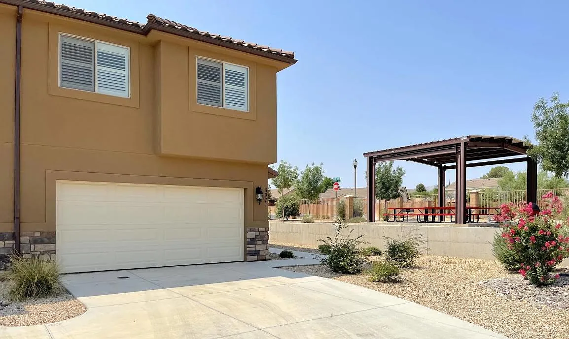 3 bed, 2.5 bath, 1700 sqft, $1,895 — Photo 1