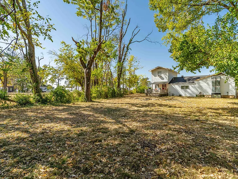 315 SW F St — Photo 18
