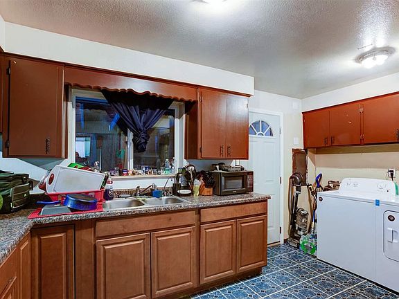 3rd image of 1711 W 5th Ave