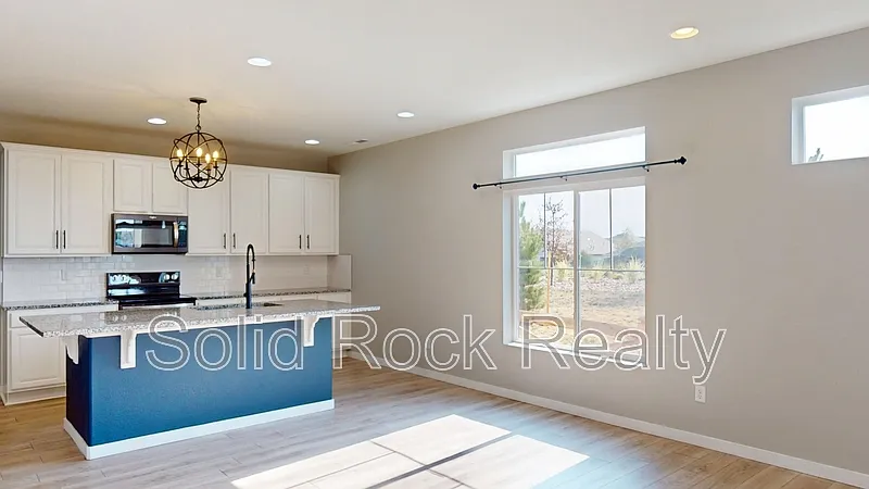 3 bed, 3.0 bath, 1661 sqft, $2,200 — Photo 4