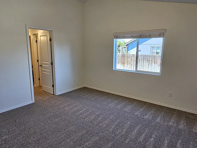 6114 Ochoco Ln — Photo 8