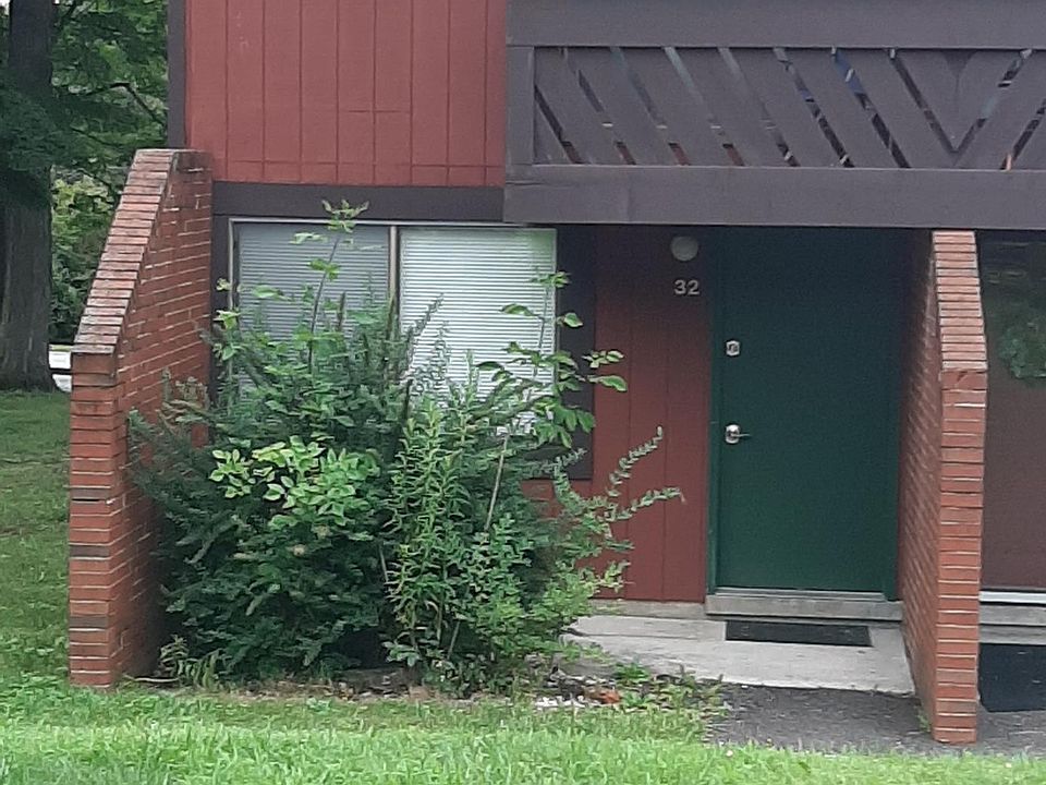1st image of 32 Laurelbrook Ct