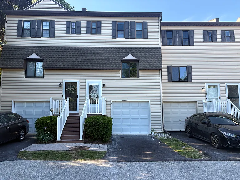 2510 Pond View Dr — Photo 1
