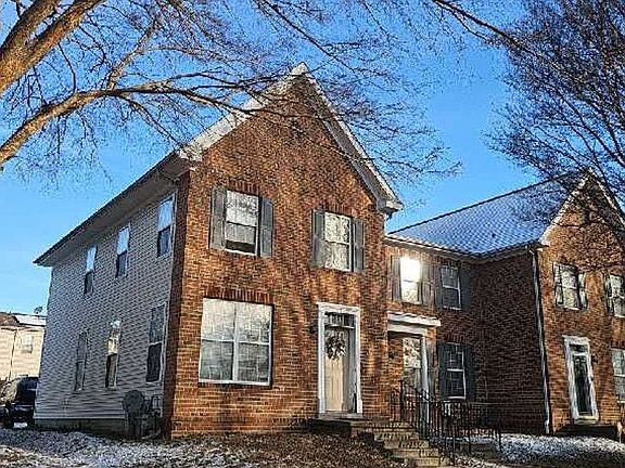 3rd image of 810 Murphy Ln