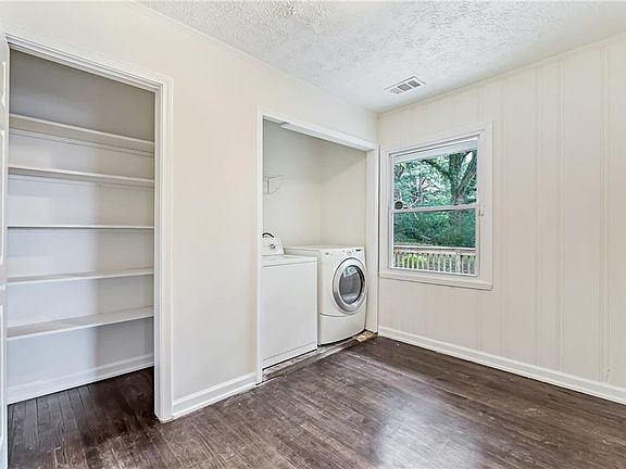 4th image of 2106 East Dr