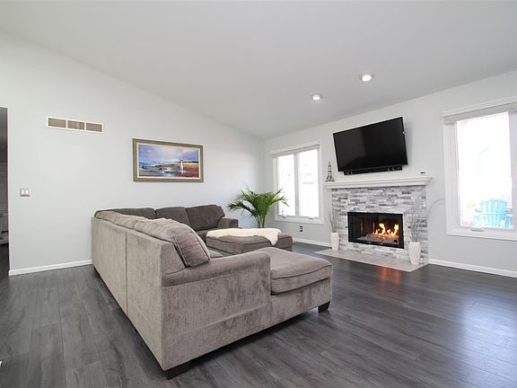 4th image of 5892 Mabbott Dr