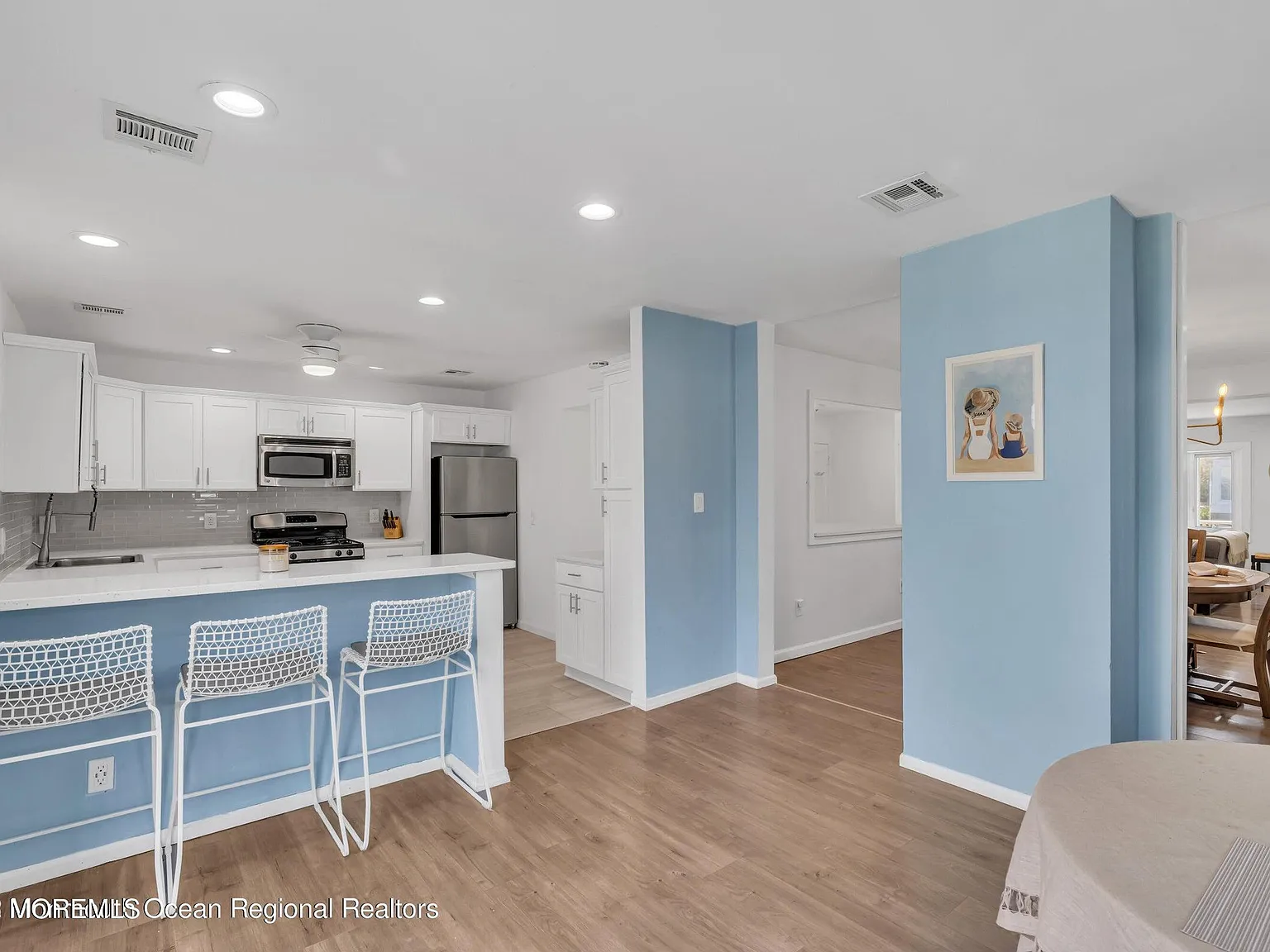 3 bed, 1960 sqft, $4,000 — Photo 4