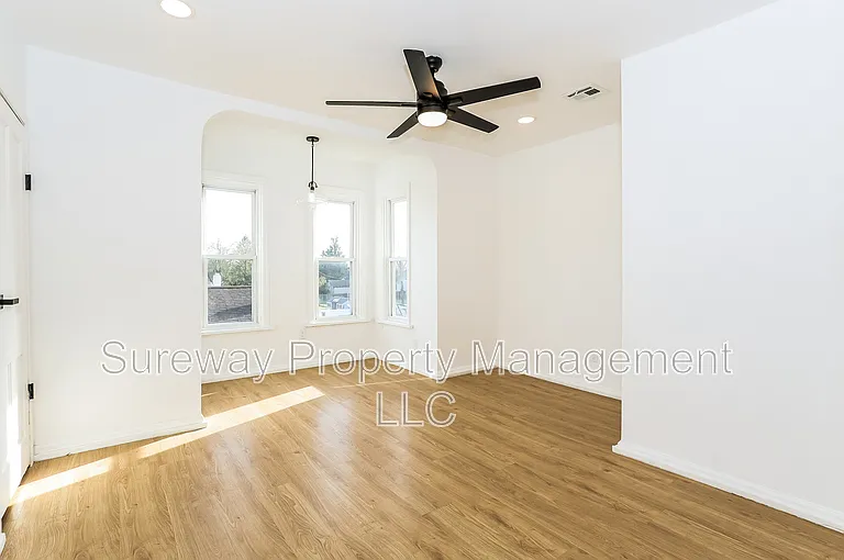 228 Greenwich Ave — Photo 13