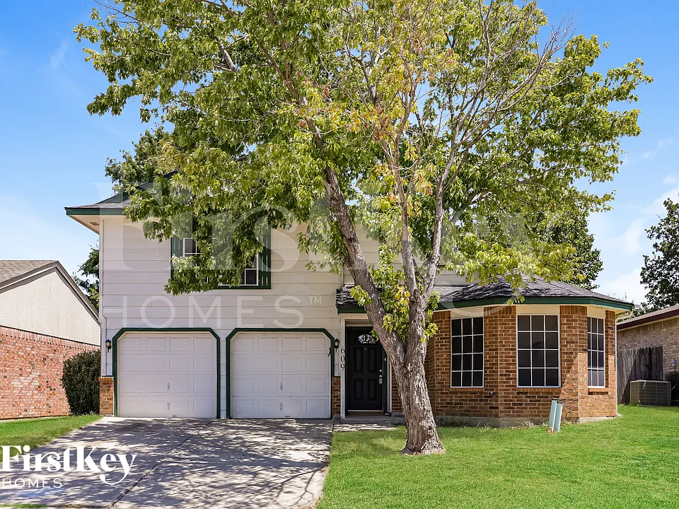 609 Hollyberry Dr