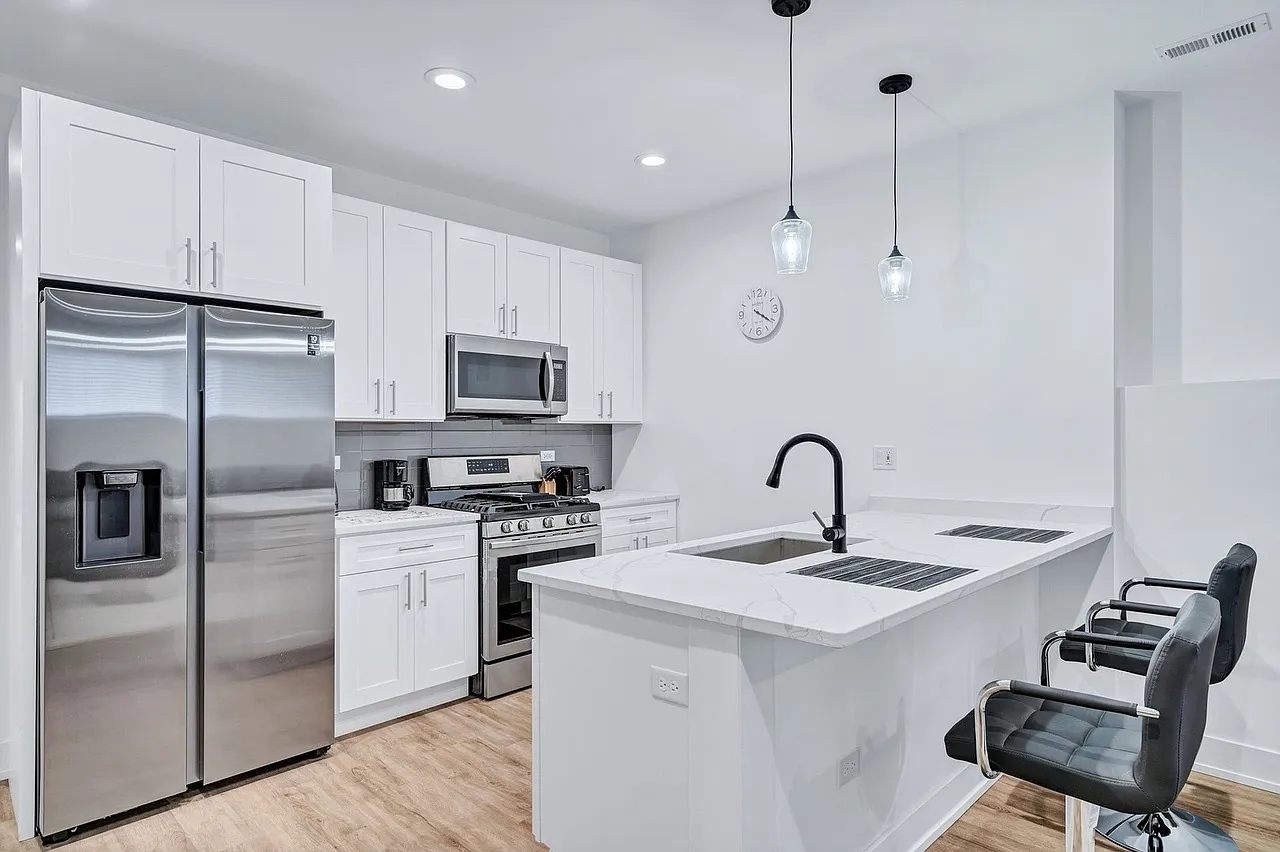 2 bed, 1120 sqft, $2,200 — Photo 4