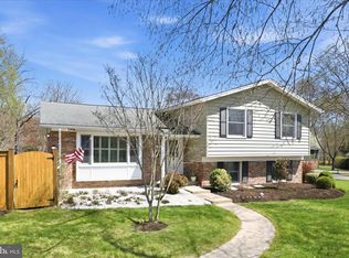 2407 Candlewood Dr, Alexandria, VA 22308