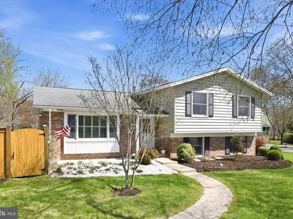 2407 Candlewood Dr, Alexandria, VA 22308