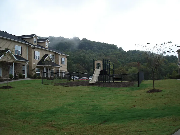 Hickory Ridge Apartments — Photo 11