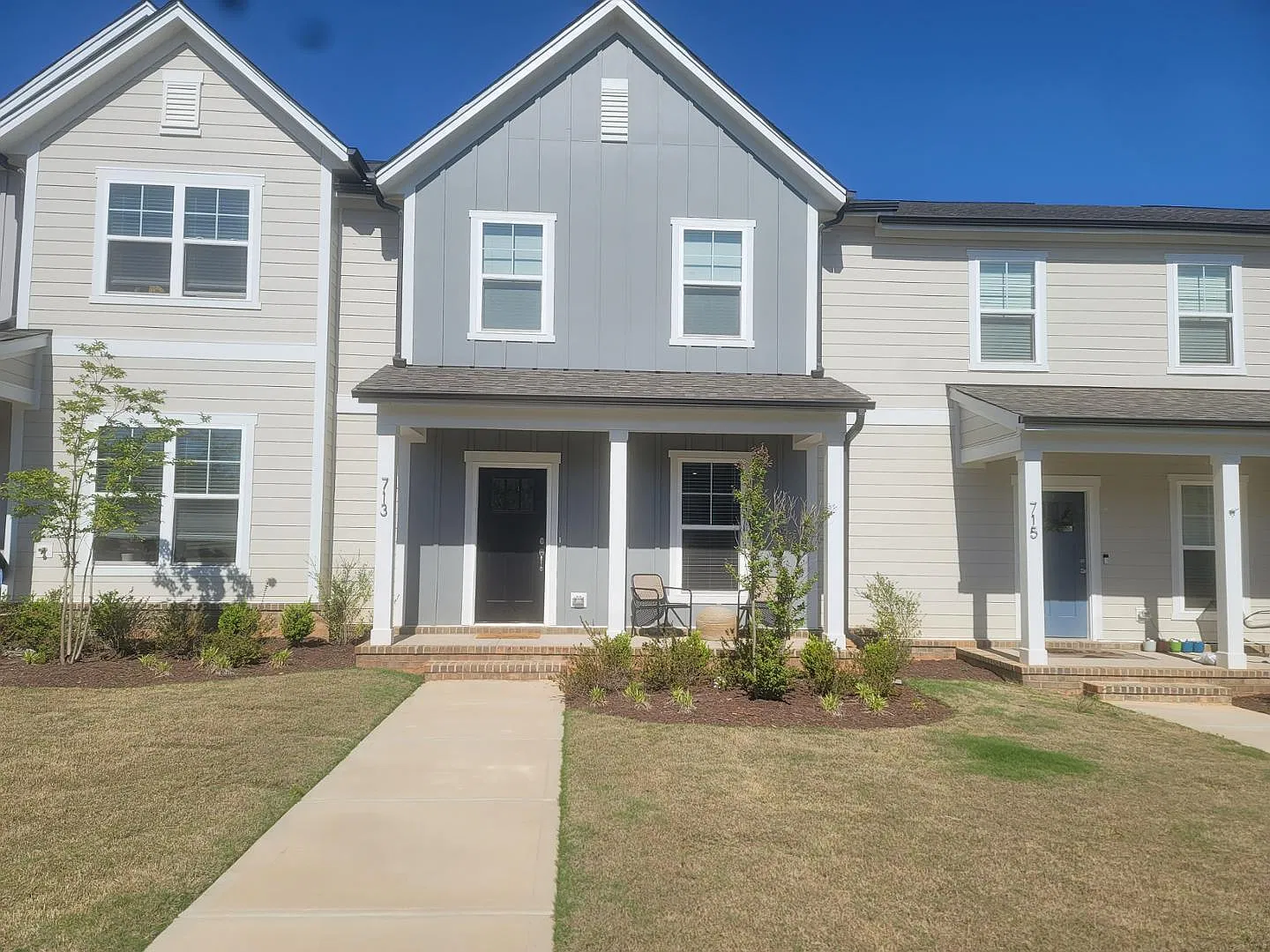 3 bed, 2.5 bath, 1955 sqft, $2,200 — Photo 2