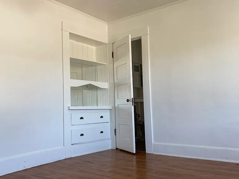 2633 Jeffries Ave — Photo 8
