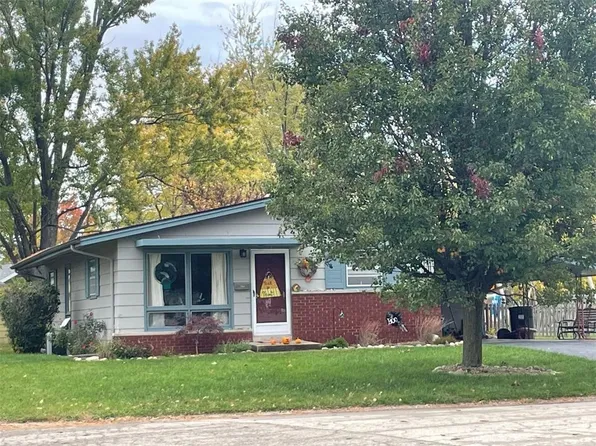 823 Kenton St, Charleston, IL 61920