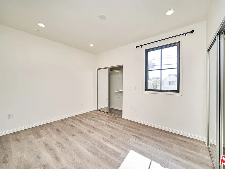 951 S Wilton Pl #204 — Photo 14