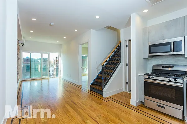 Rented by Mdrn Residential | media 26