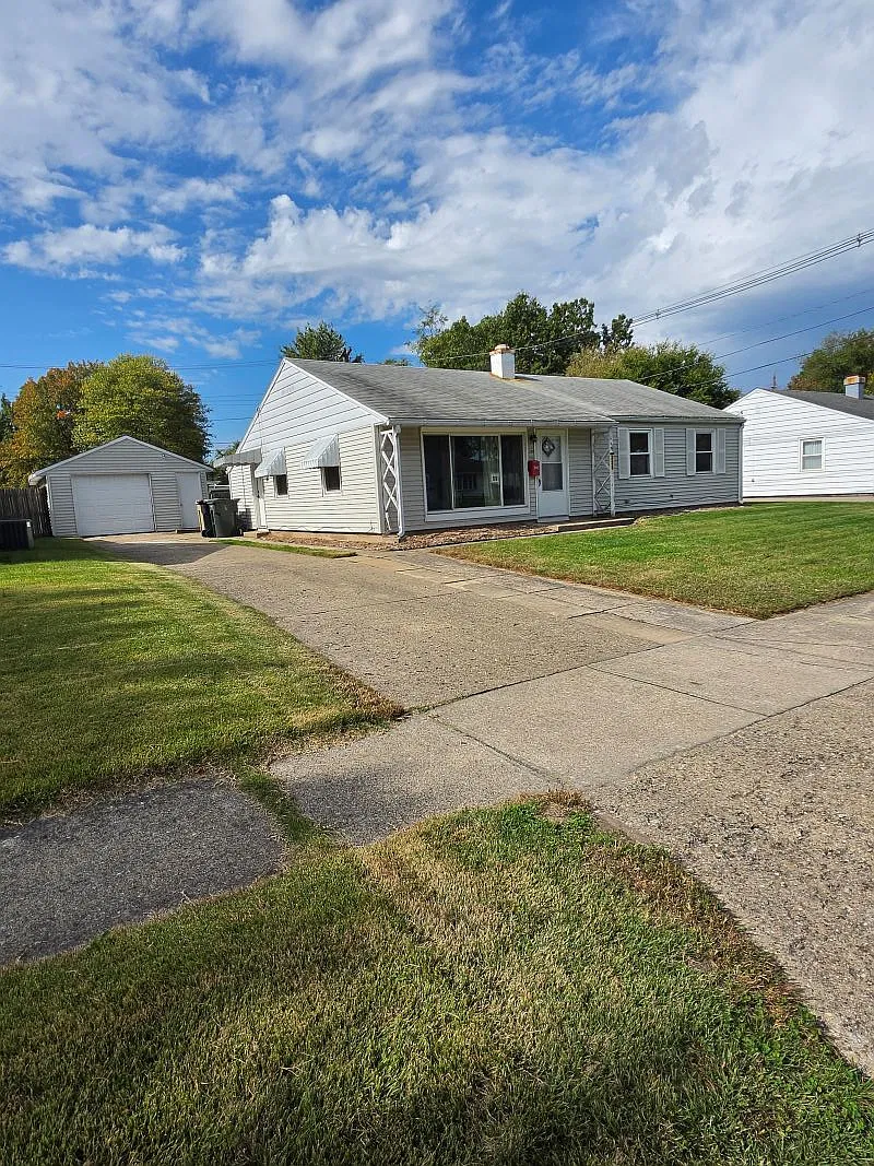 3 bed, 1120 sqft, $1,250 — Photo 1