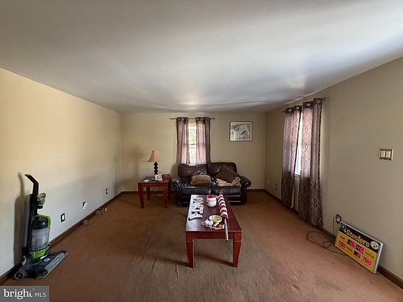 3rd image of 550 Berlin Rd