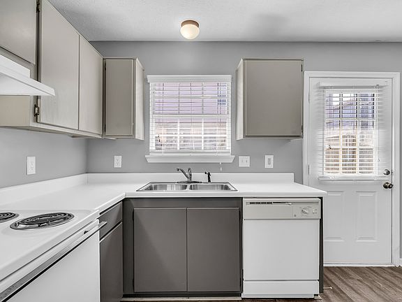 3rd image of 625 S Montgomery St #22-532805
