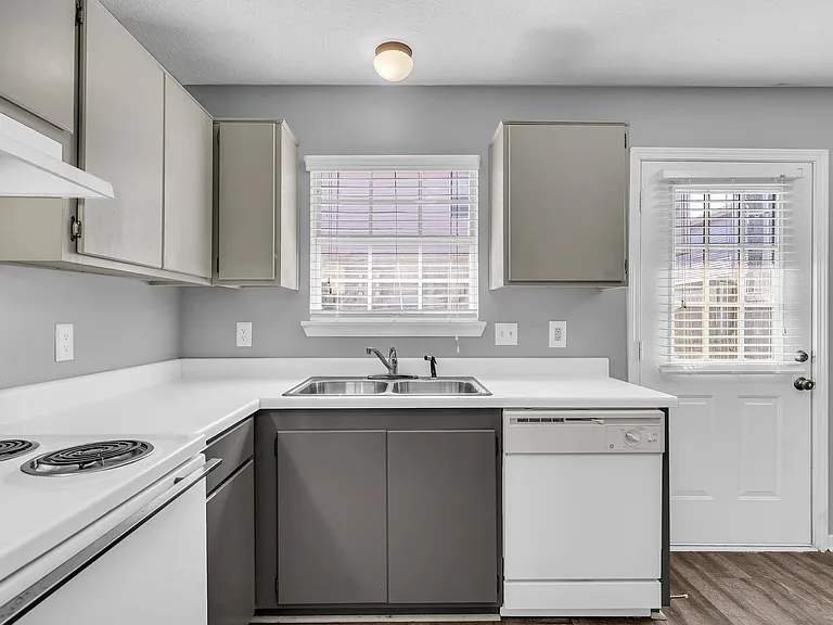 The Block Townhomes — Photo 9