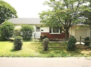 41 Franklin Ave, Deer Park, NY 11729
