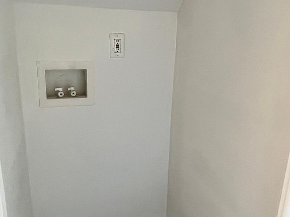 5th image of 112 Clendenny Ave APT 2
