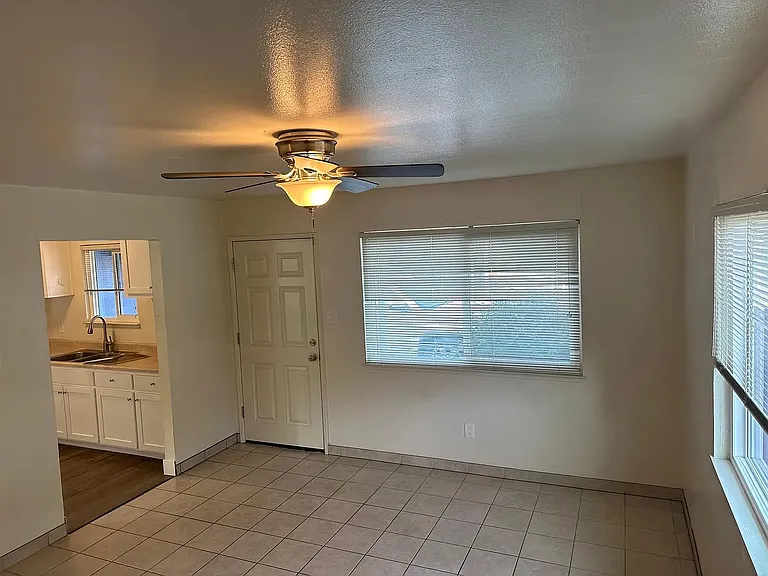 589 Johnston St — Photo 12