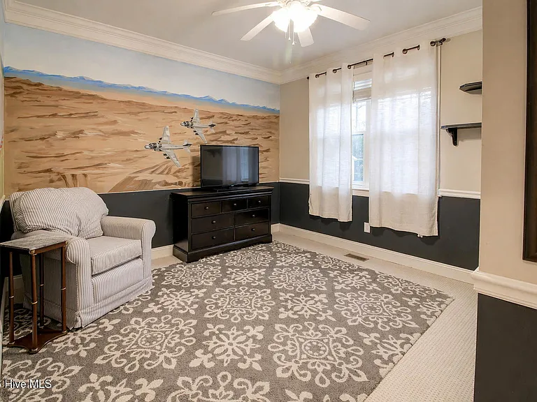 305 Holly Ln — Photo 34