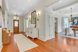 4 bed, 3.5 bath, 4000 sqft, $14,000 — Photo 2