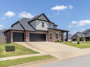 5204 SW Nandina Ln, Bentonville, AR 72713