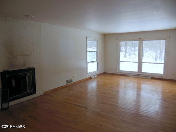 3rd image of 33 N 40th St