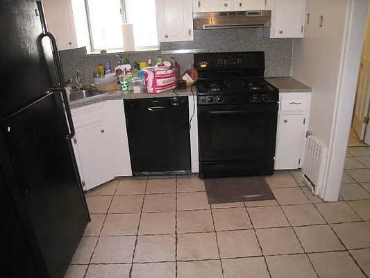 Rented by Alexiou Realty | media 36