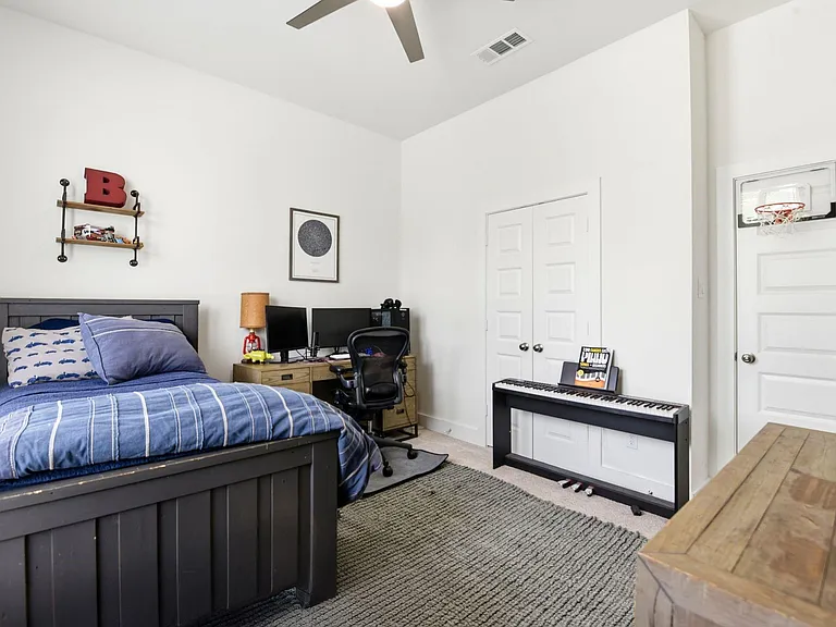 27927 Spring Falls Ct — Photo 35