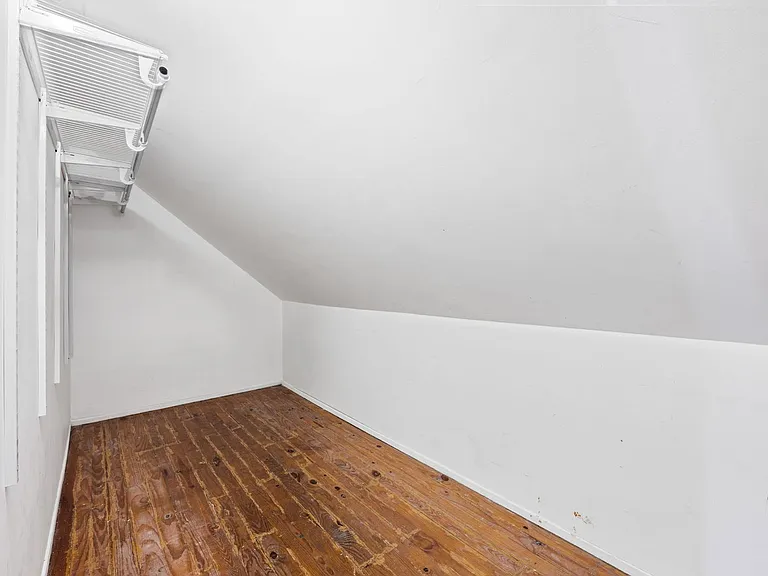 2438 Brookdale Ave — Photo 20