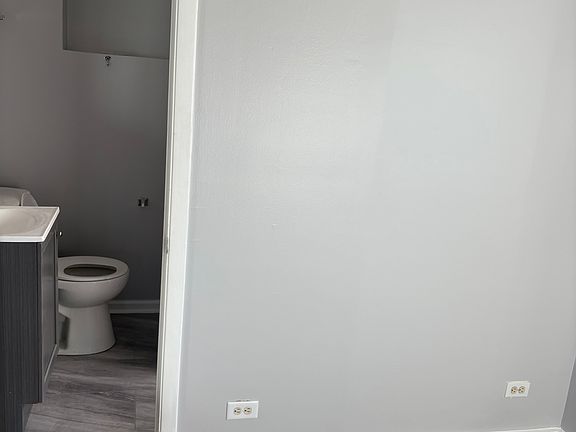 Small but very nice studio in a very quiet area. Ideal for one person that does not own a vehicle. No parking available.
