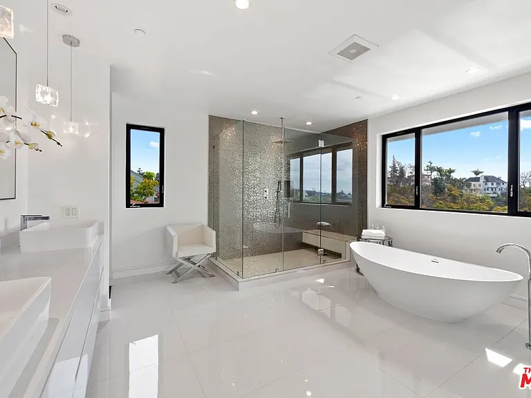 2030 Talmadge St — Photo 30