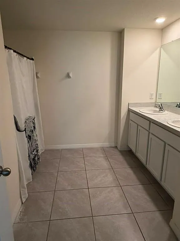 5 bed, 3.0 bath, 2481 sqft, $2,500 — Photo 4