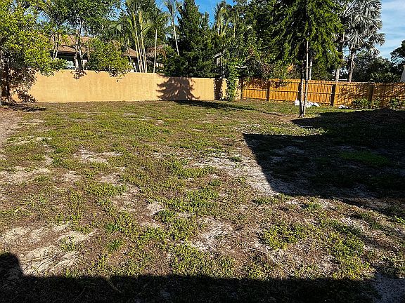 4th image of 3867 Berkshire Ct