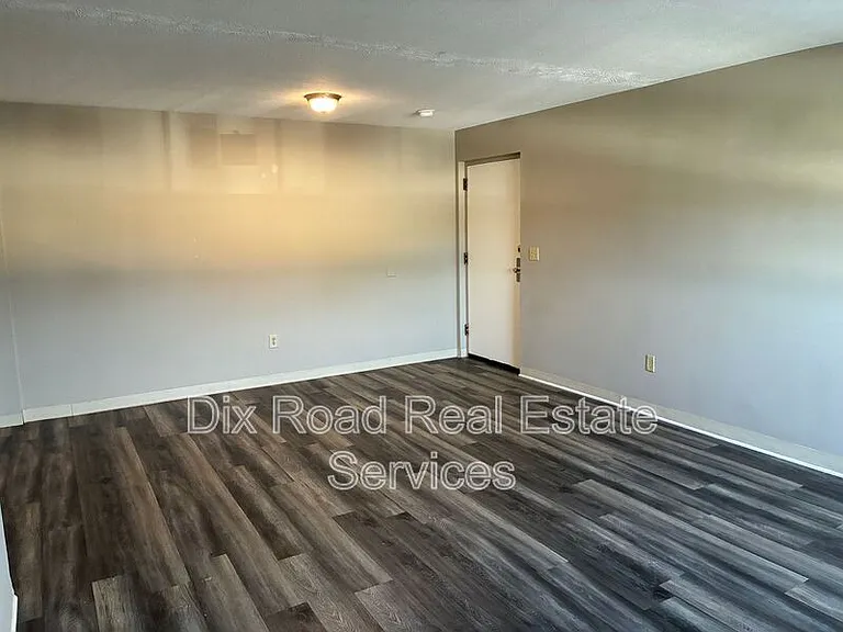 735 Trumbull St #5 — Photo 6