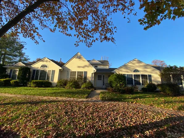 215 N Pondview Blvd, Monroe Township, NJ 08831