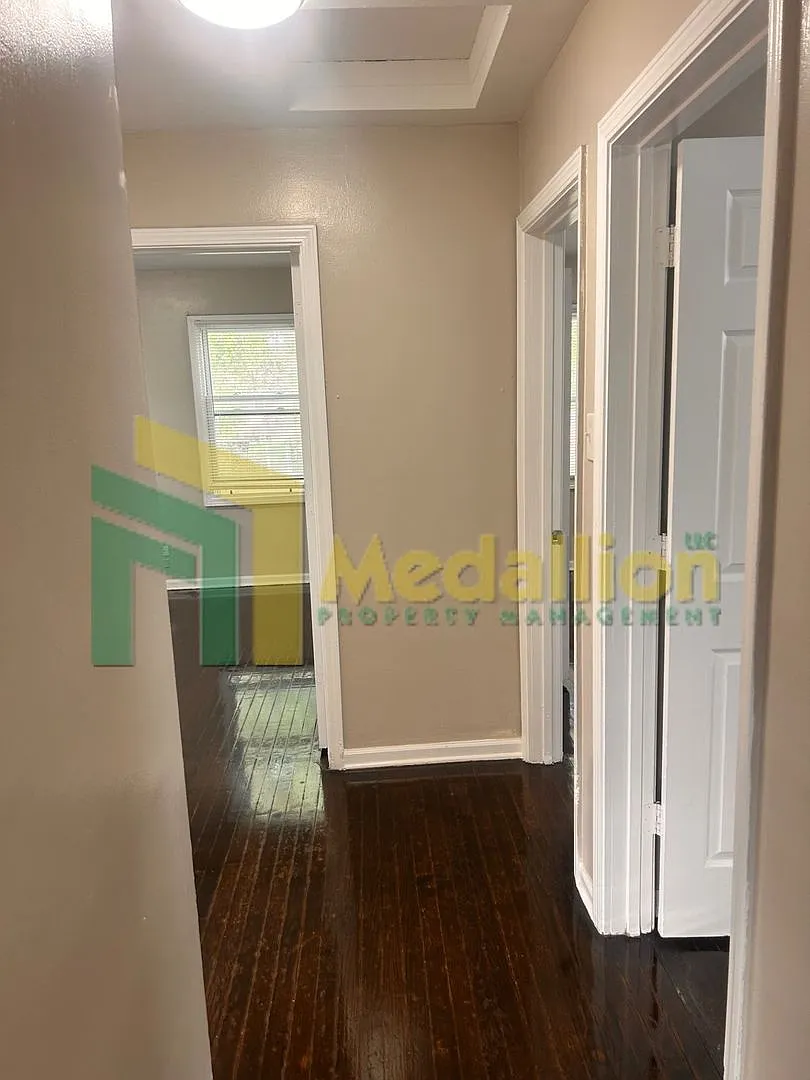 Updated 3-Bedroom Raised Brick Ranch with Spacious Backyard — Photo 4