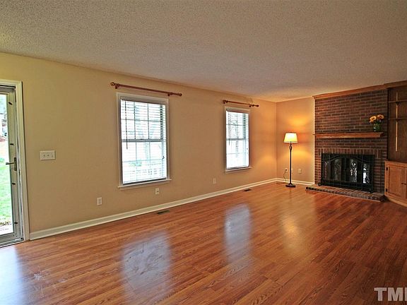 4th image of 210 Electra Dr
